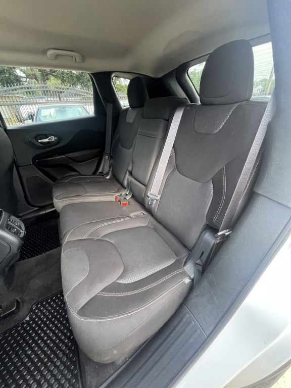 2016 Jeep Cherokee Image 12
