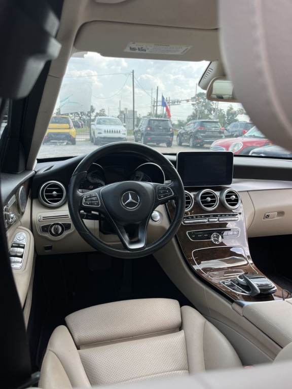 2016 Mercedes-Benz C-Class Image 17
