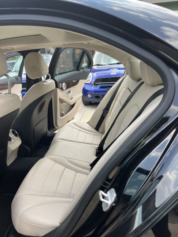 2016 Mercedes-Benz C-Class Image 19