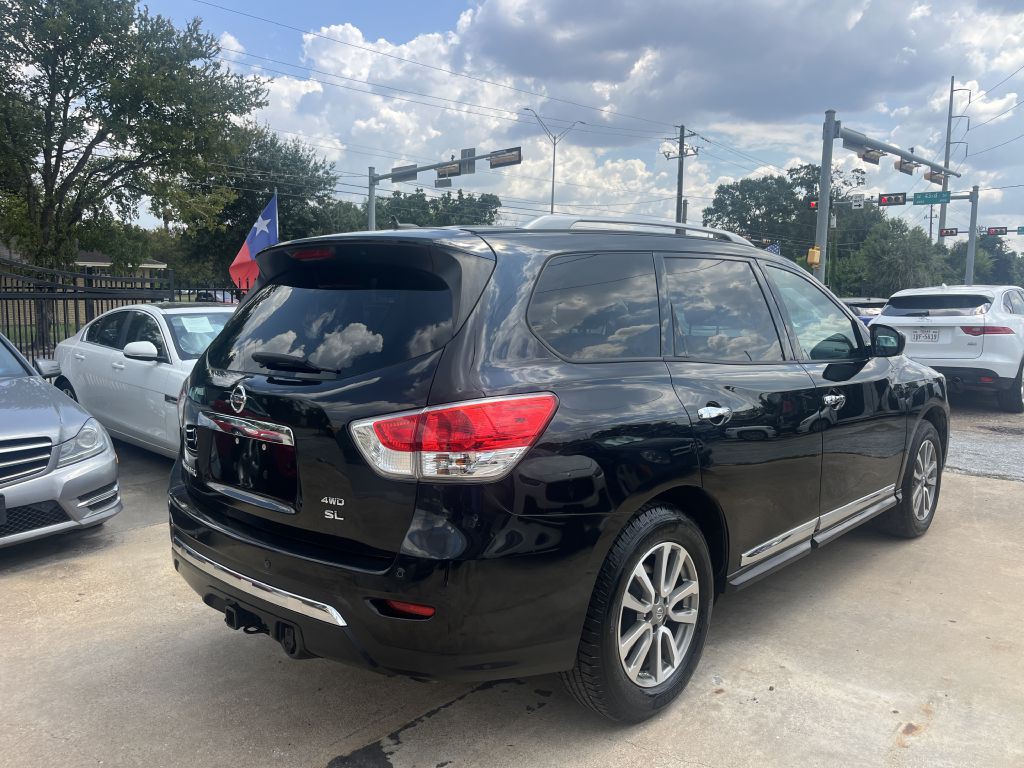 2015 Nissan Pathfinder Image 2