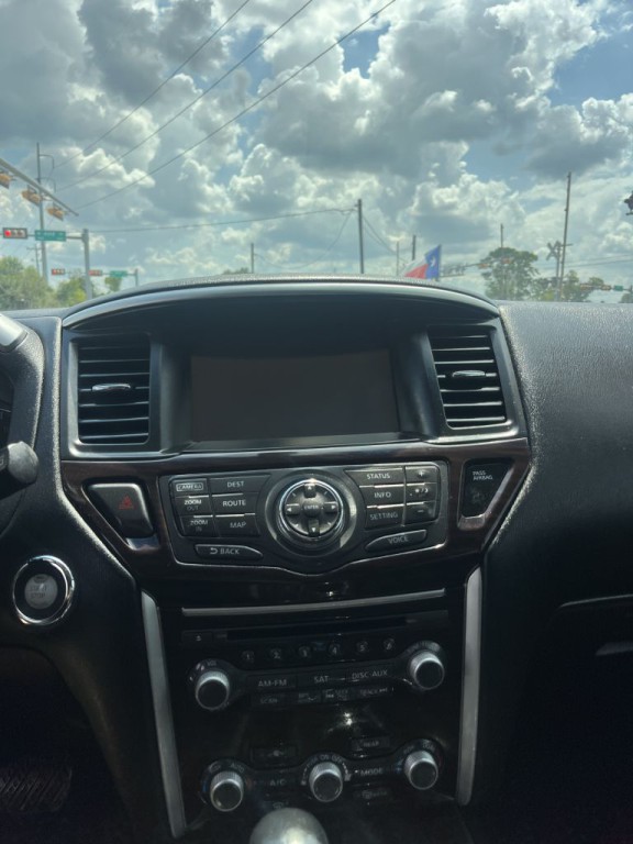 2015 Nissan Pathfinder Image 28