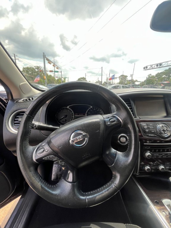 2015 Nissan Pathfinder Image 30