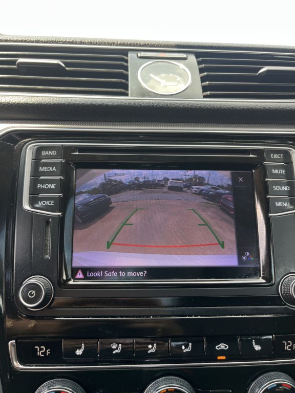 2016 Volkswagen Passat Image 21
