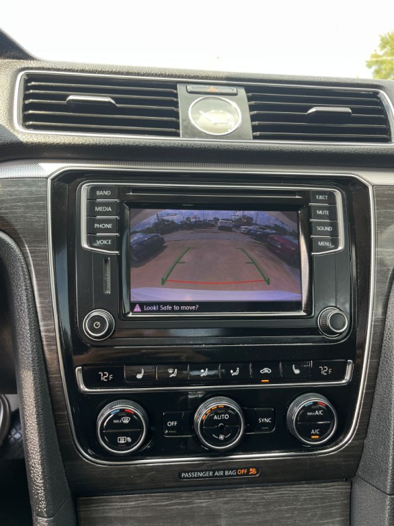 2016 Volkswagen Passat Image 22