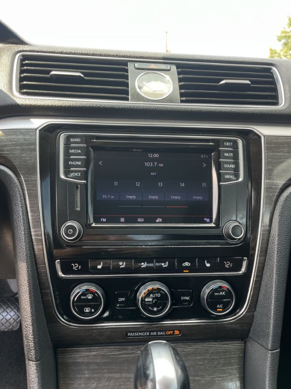 2016 Volkswagen Passat Image 23
