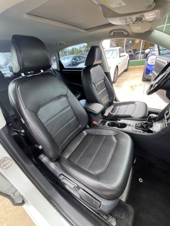 2016 Volkswagen Passat Image 31