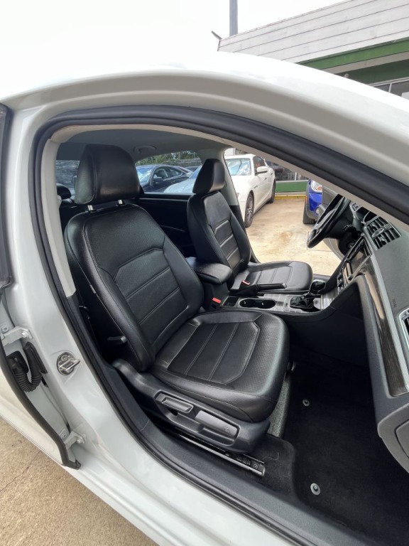 2016 Volkswagen Passat Image 32