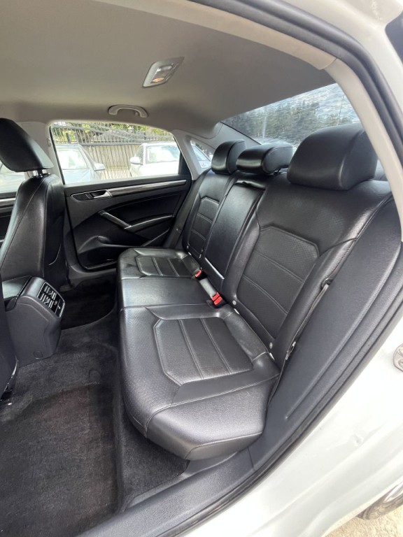 2016 Volkswagen Passat Image 36