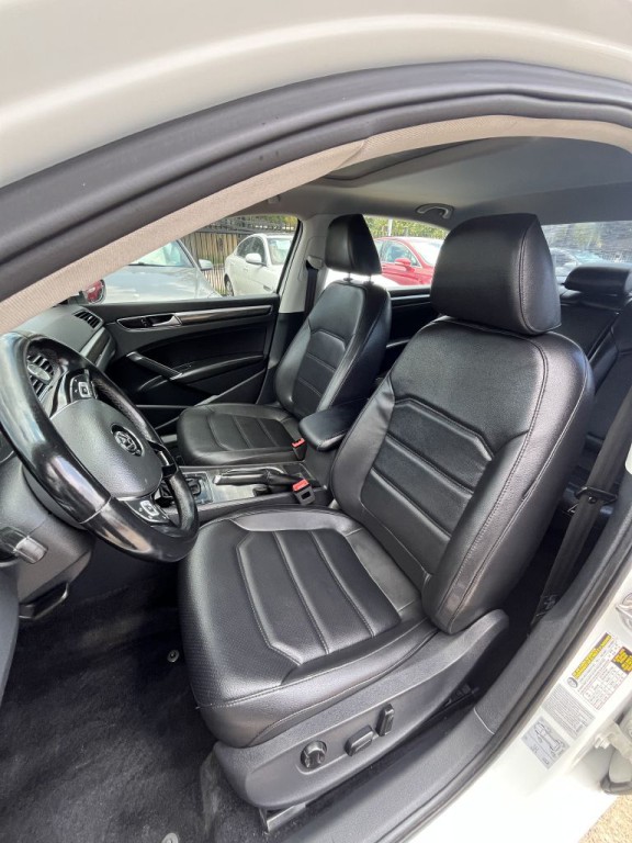 2016 Volkswagen Passat Image 38