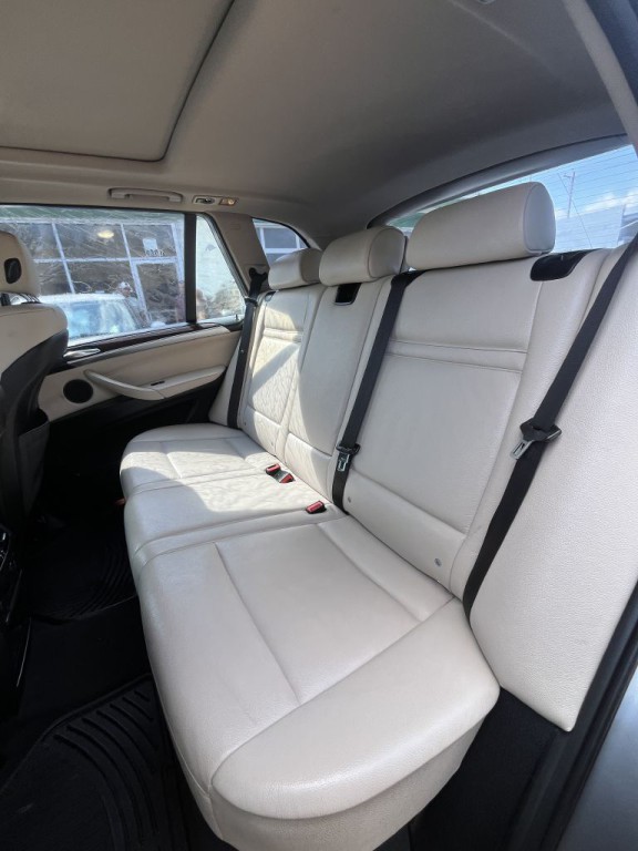 2011 BMW X5 Image 8