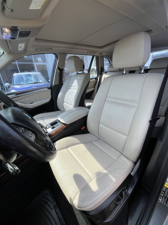 2011 BMW X5 Image 9