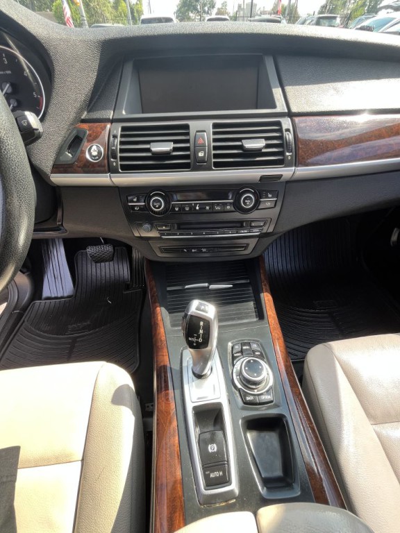 2011 BMW X5 Image 24