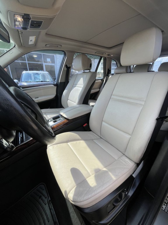 2011 BMW X5 Image 33