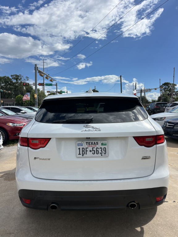 2019 Jaguar F-PACE Image 4