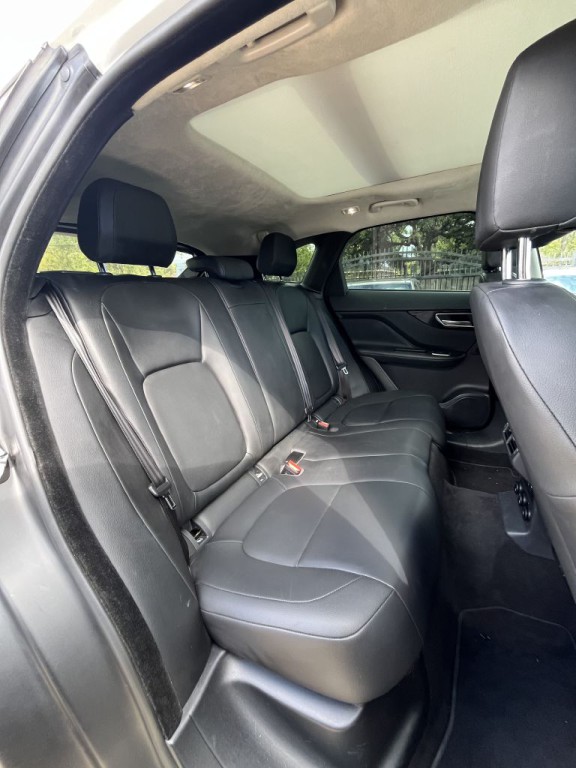 2019 Jaguar F-PACE Image 14