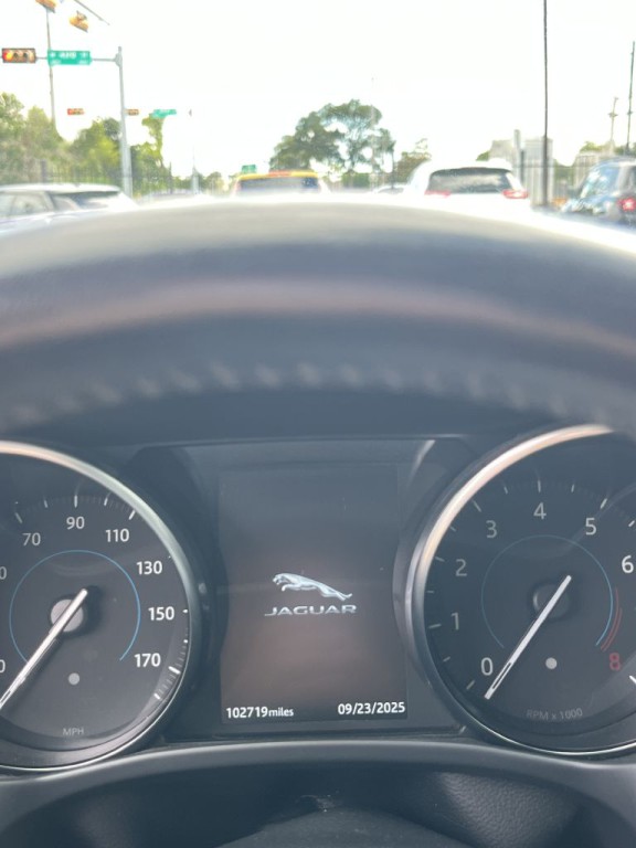 2019 Jaguar F-PACE Image 21