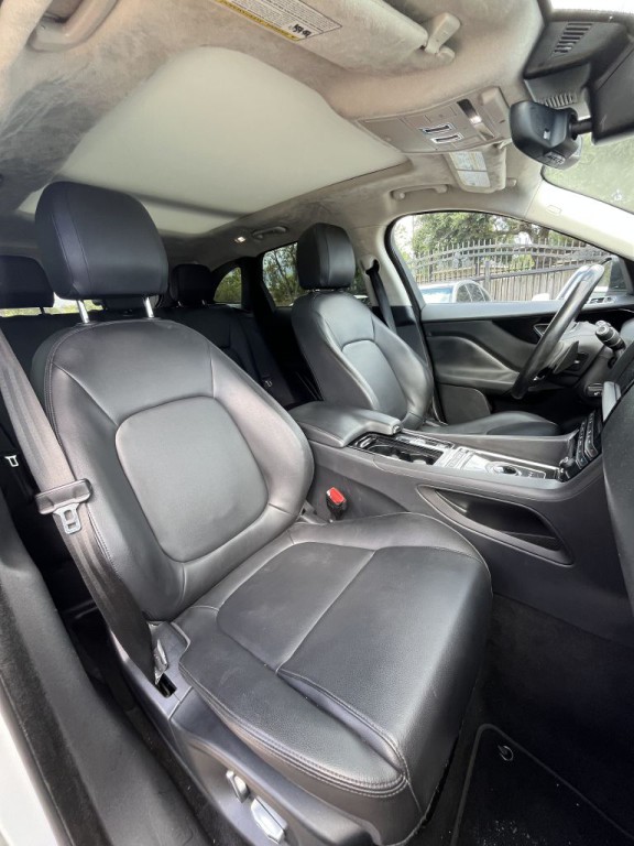 2019 Jaguar F-PACE Image 22