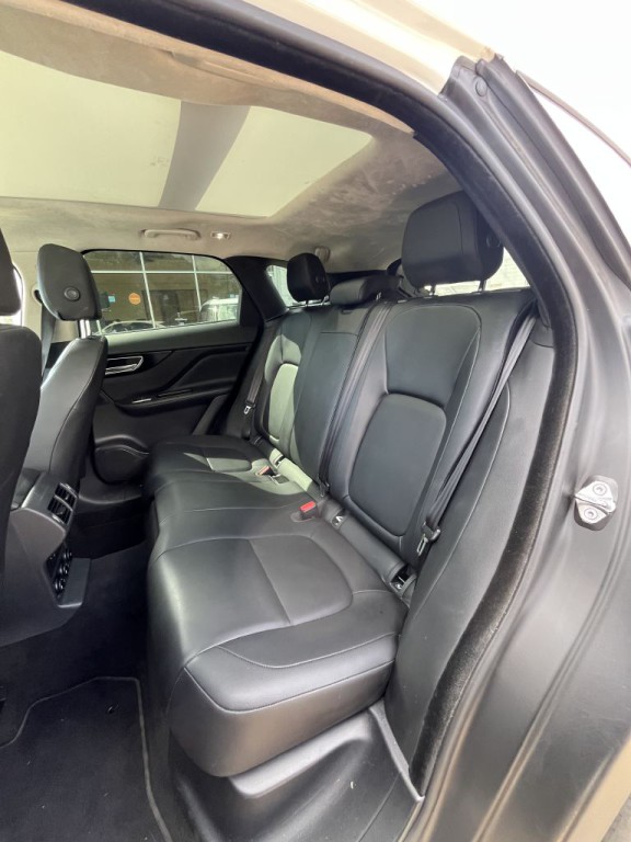 2019 Jaguar F-PACE Image 24