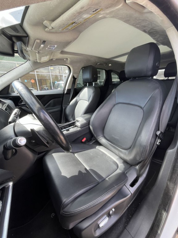 2019 Jaguar F-PACE Image 25