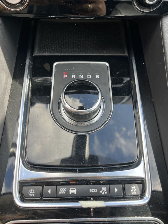 2019 Jaguar F-PACE Image 29