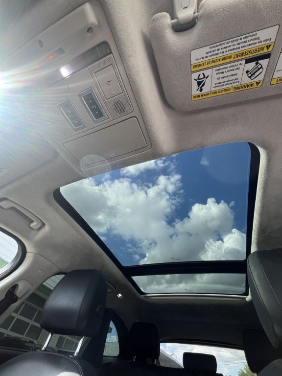 2019 Jaguar F-PACE Image 30