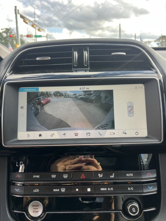 2019 Jaguar F-PACE Image 35