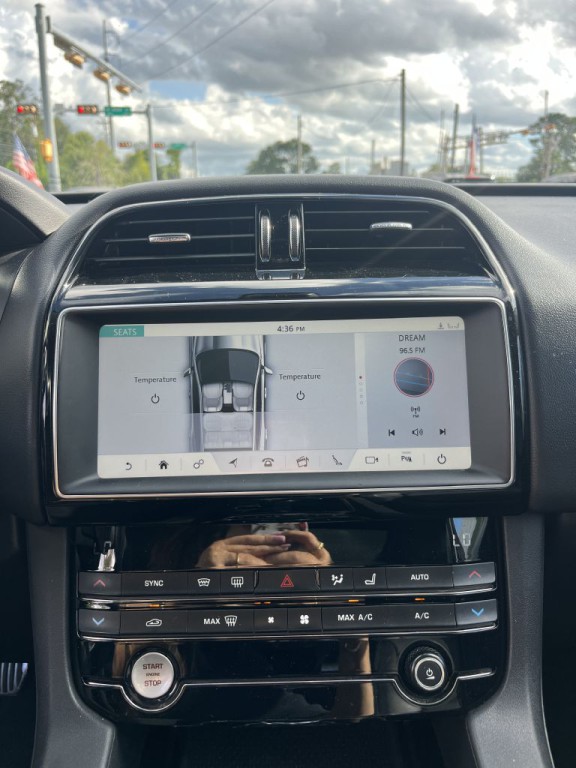 2019 Jaguar F-PACE Image 36
