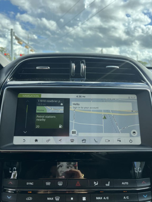 2019 Jaguar F-PACE Image 39