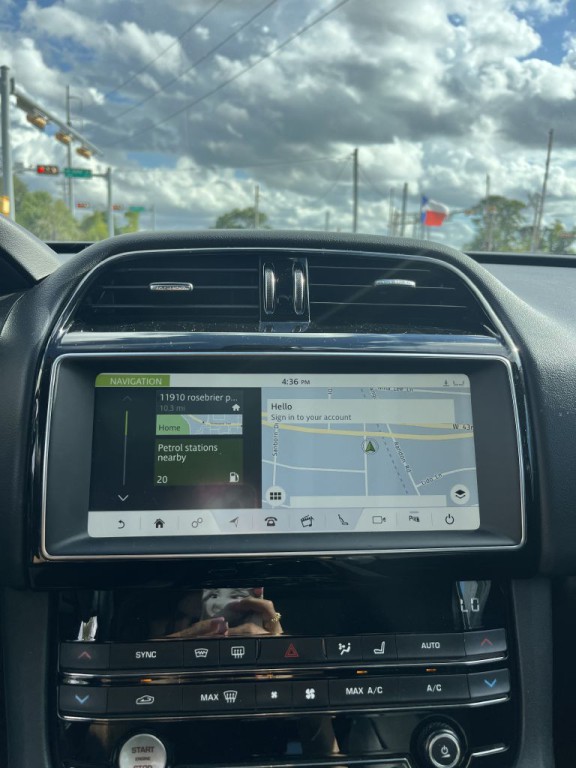 2019 Jaguar F-PACE Image 40