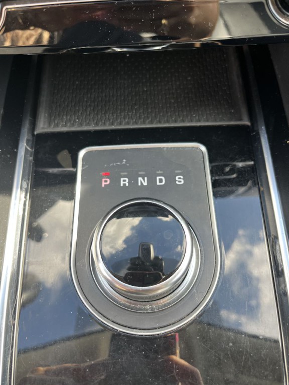2019 Jaguar F-PACE Image 41