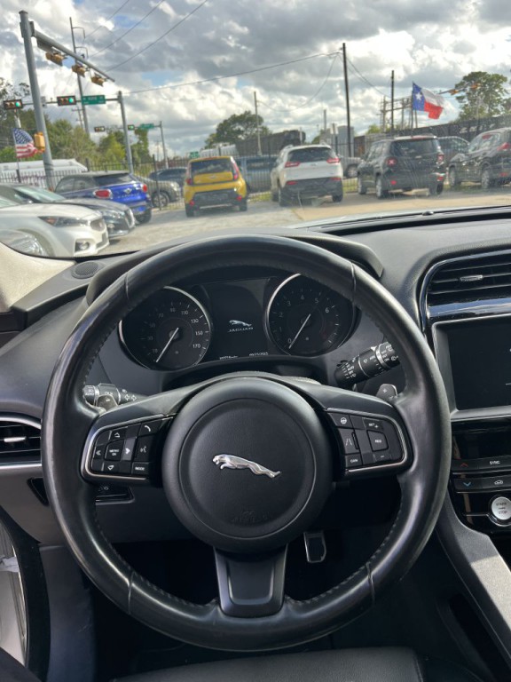 2019 Jaguar F-PACE Image 44