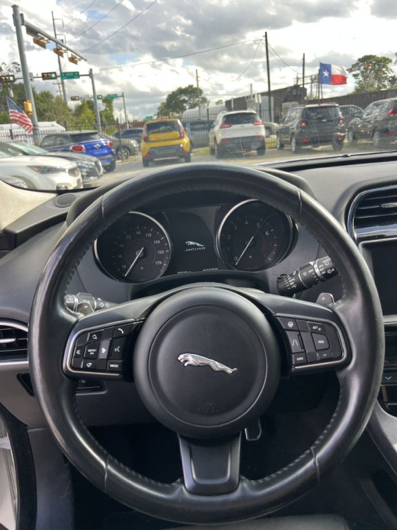 2019 Jaguar F-PACE Image 45