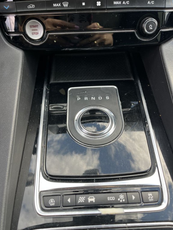 2019 Jaguar F-PACE Image 47