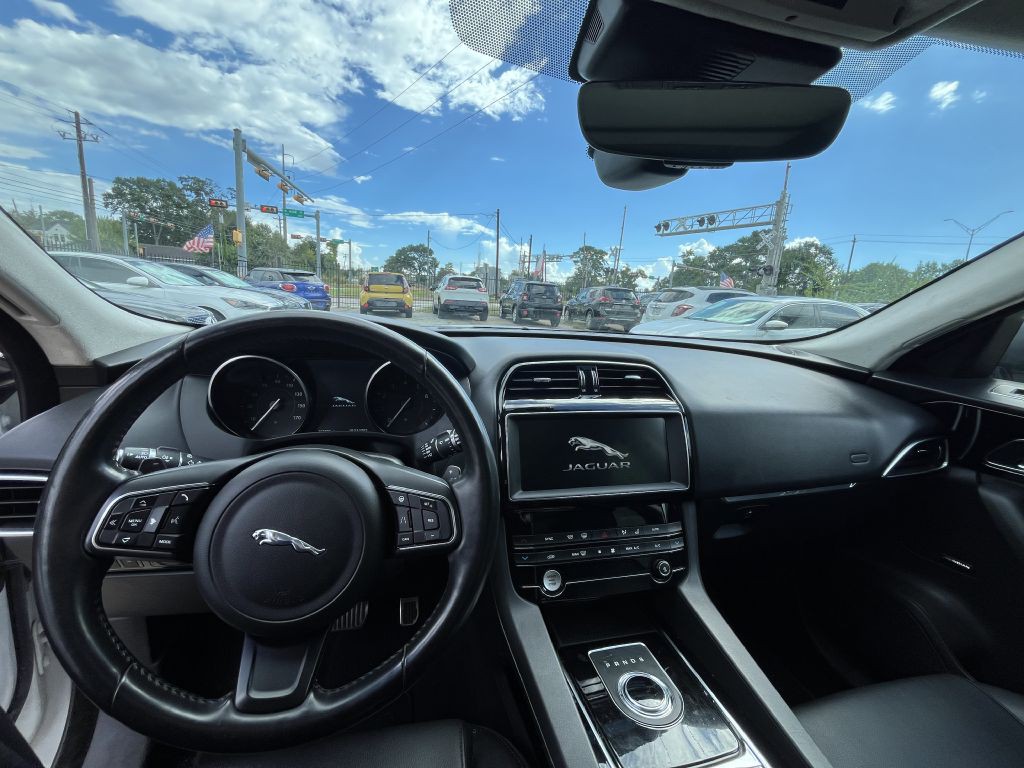 2019 Jaguar F-PACE Image 51