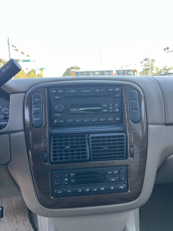 2002 Ford Explorer Image 9