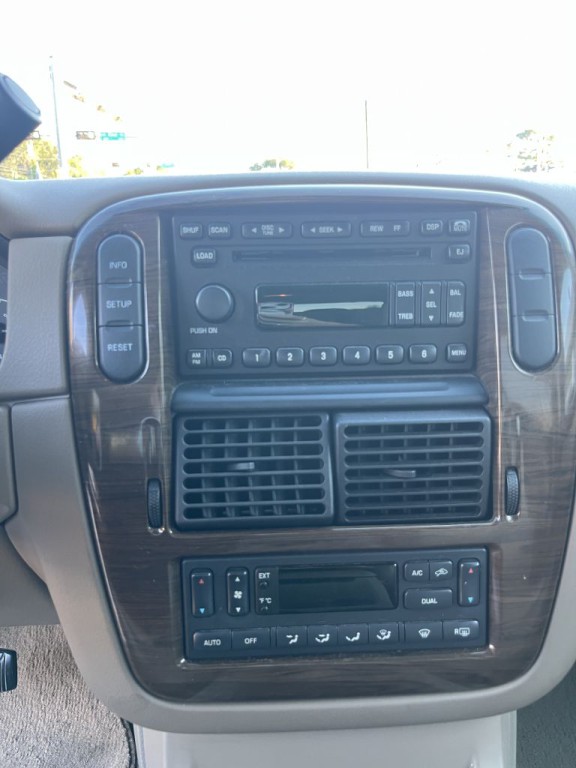 2002 Ford Explorer Image 10