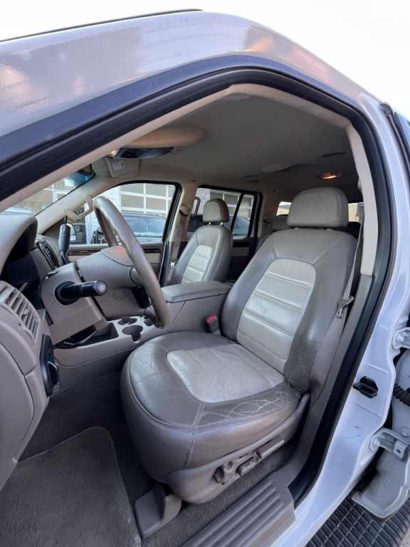 2002 Ford Explorer Image 21