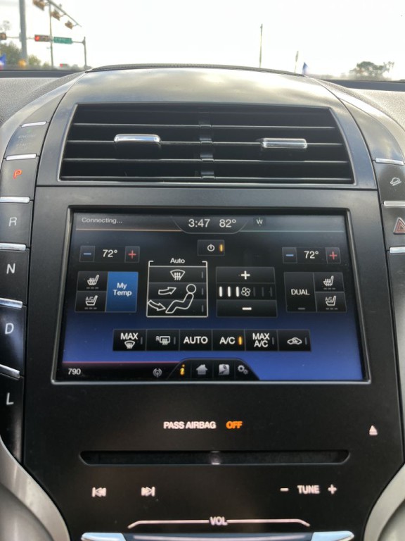 2014 Lincoln MKZ Image 25