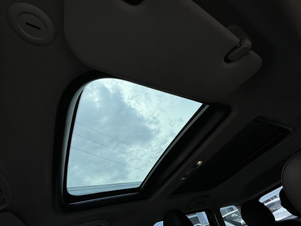 2016 MINI Cooper Image 24