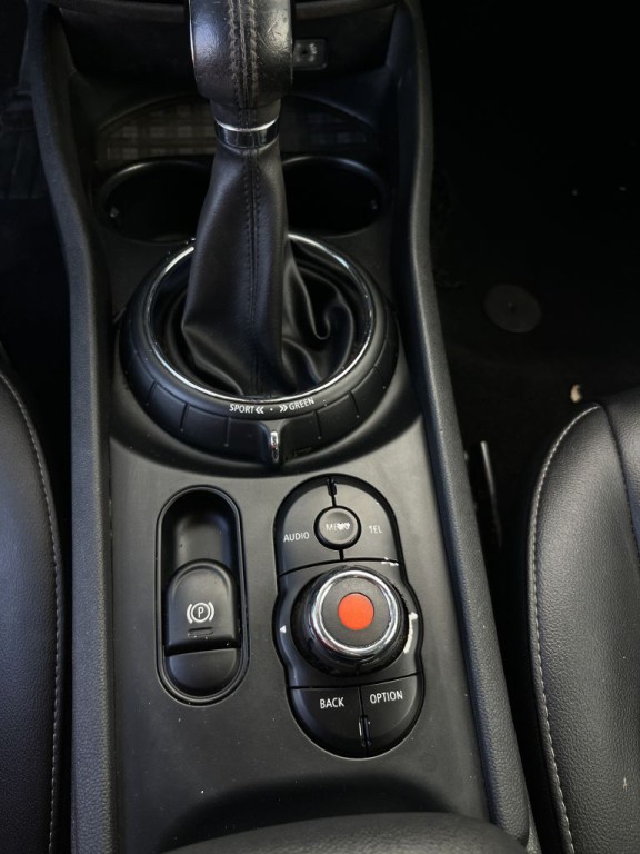 2016 MINI Cooper Image 25