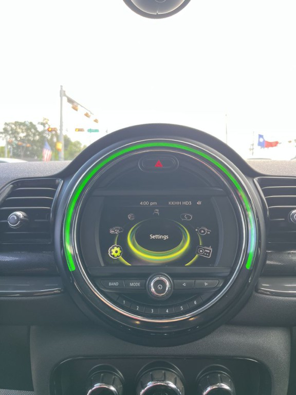 2016 MINI Cooper Image 31