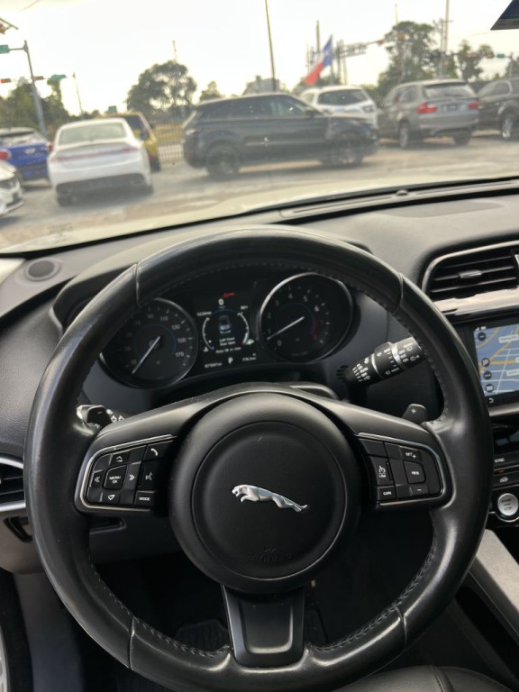 2017 Jaguar F-PACE Image 7