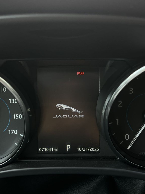 2017 Jaguar F-PACE Image 16