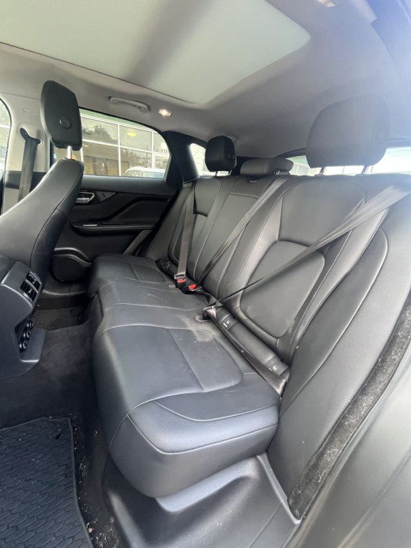 2017 Jaguar F-PACE Image 22