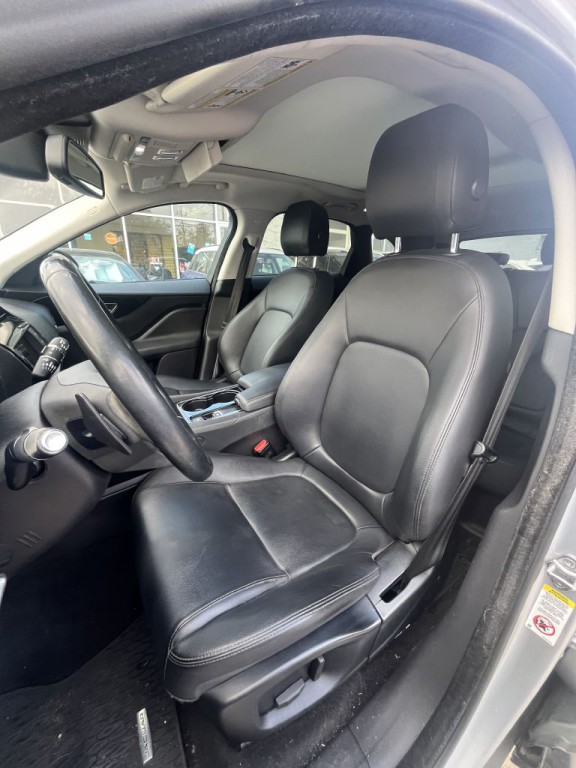 2017 Jaguar F-PACE Image 24