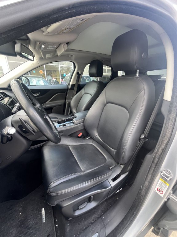 2017 Jaguar F-PACE Image 25