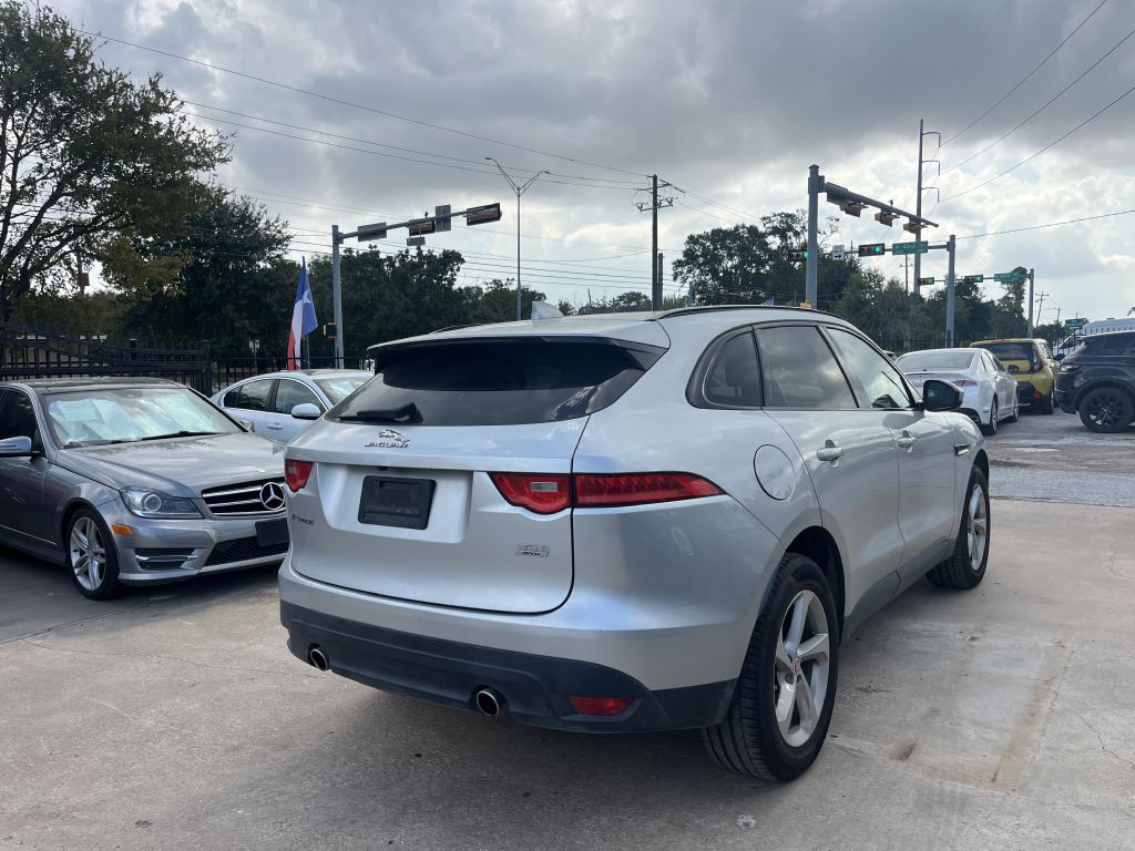 2017 Jaguar F-PACE Image 28