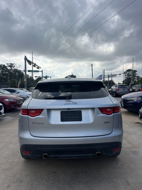 2017 Jaguar F-PACE Image 30