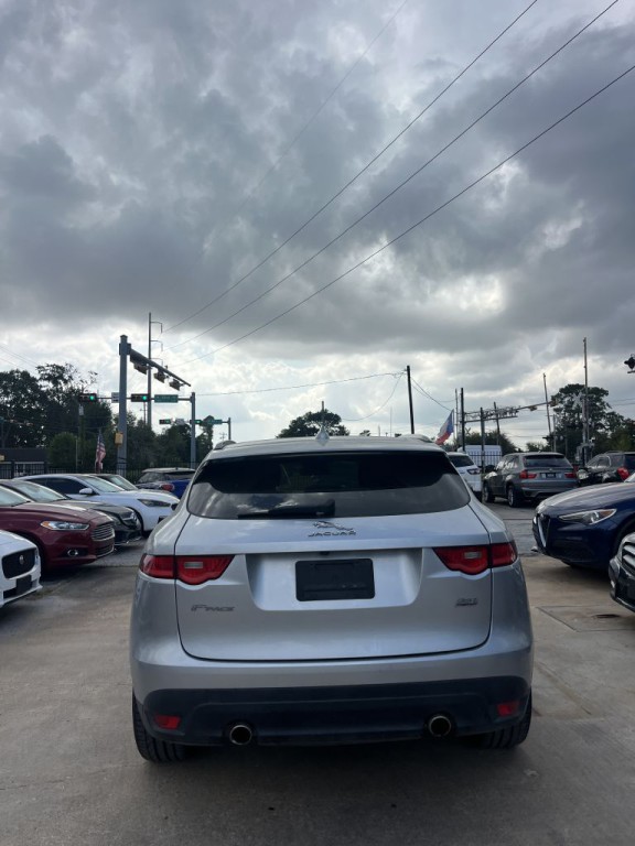 2017 Jaguar F-PACE Image 31