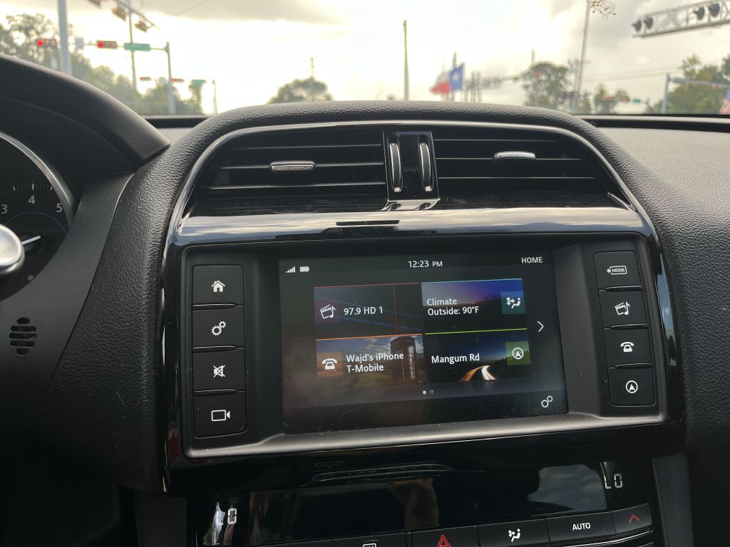 2017 Jaguar F-PACE Image 44
